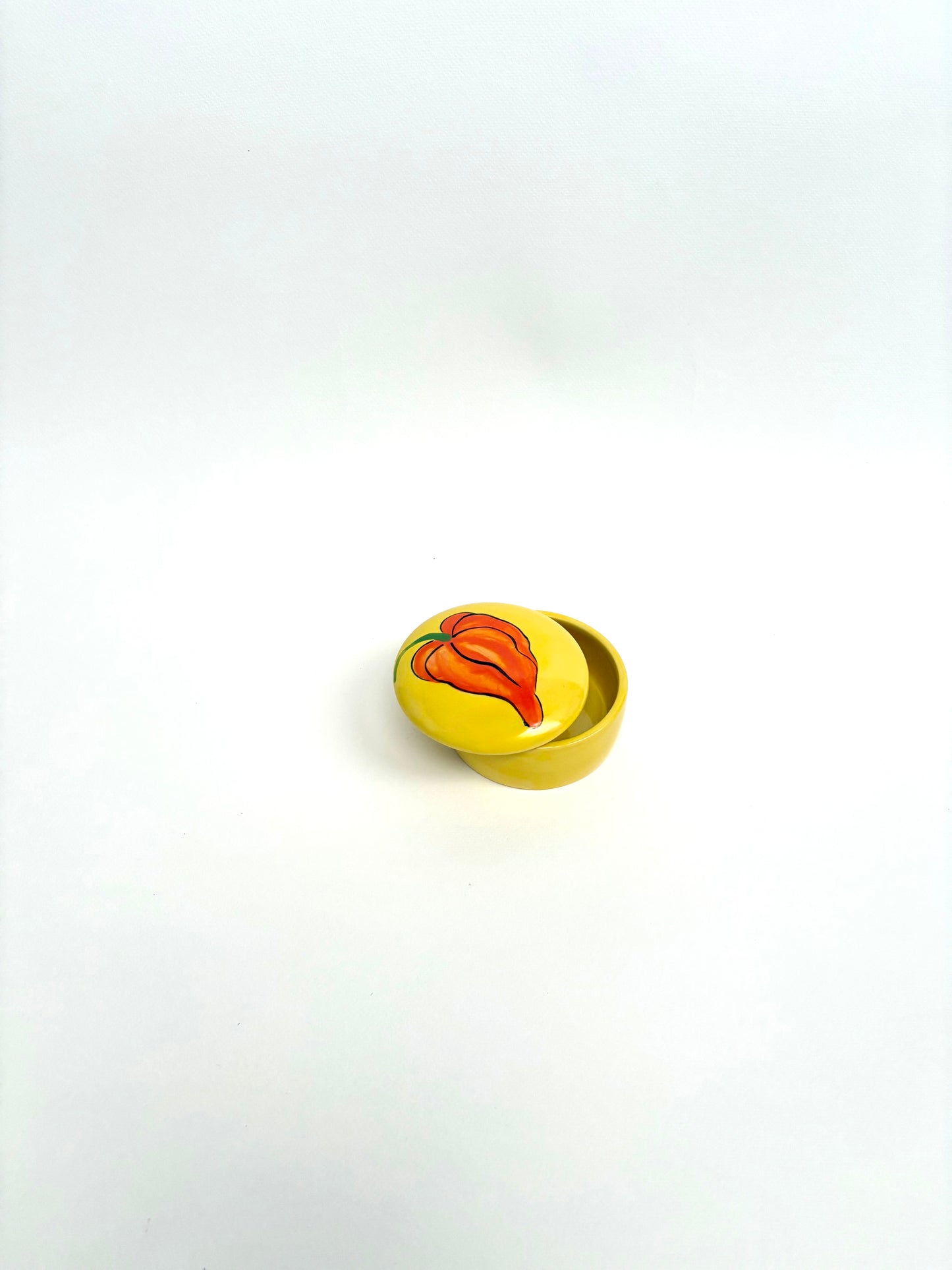 Small scotch bonnet trinket box